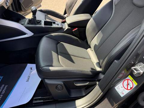 Audi Q2 1.5 TFSI CoD 35 S line Euro 6 (s/s) 5dr - U80639