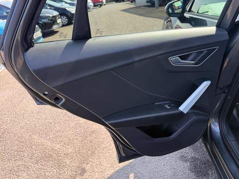 Audi Q2 1.5 TFSI CoD 35 S line Euro 6 (s/s) 5dr - U80639