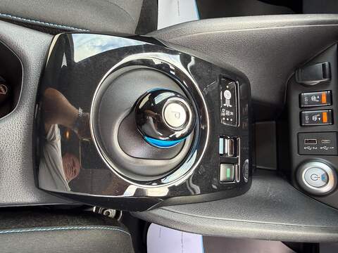 Nissan Leaf 39kWh N-Connecta Auto 5dr - U80667