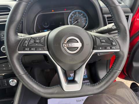 Nissan Leaf 39kWh N-Connecta Auto 5dr - U80667