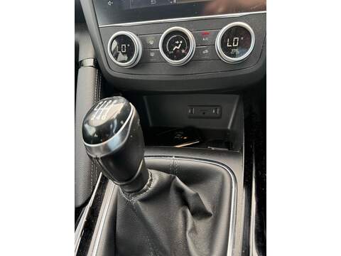 Renault Kadjar 1.3 TCe Iconic SUV 5dr Petrol Manual Euro 6 (s/s) (140 ps) - U80680