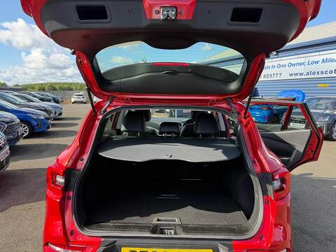 Renault Kadjar 1.3 TCe Iconic SUV 5dr Petrol Manual Euro 6 (s/s) (140 ps) - U80680