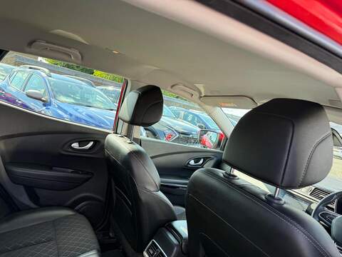 Renault Kadjar 1.3 TCe Iconic SUV 5dr Petrol Manual Euro 6 (s/s) (140 ps) - U80680