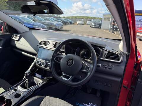 Renault Kadjar 1.3 TCe Iconic SUV 5dr Petrol Manual Euro 6 (s/s) (140 ps) - U80680