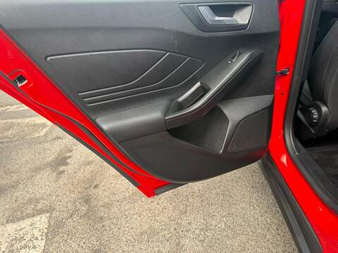 Ford Focus 1.0T EcoBoost MHEV Titanium Edition Estate 5dr Petrol Manual Euro 6 (s/s) (155 ps) - U80682
