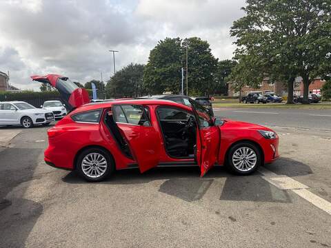 Ford Focus 1.0T EcoBoost MHEV Titanium Edition Estate 5dr Petrol Manual Euro 6 (s/s) (155 ps) - U80682