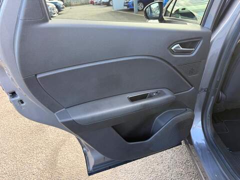 Renault Captur 1.6 E-TECH evolution Auto Euro 6 (s/s) 5dr - U80726