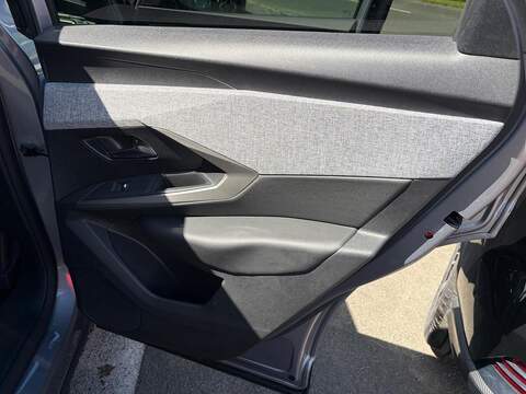 Peugeot E-3008 73kWh Allure Auto 5dr - U80731