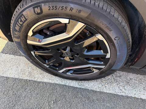 Peugeot E-3008 73kWh Allure Auto 5dr - U80731