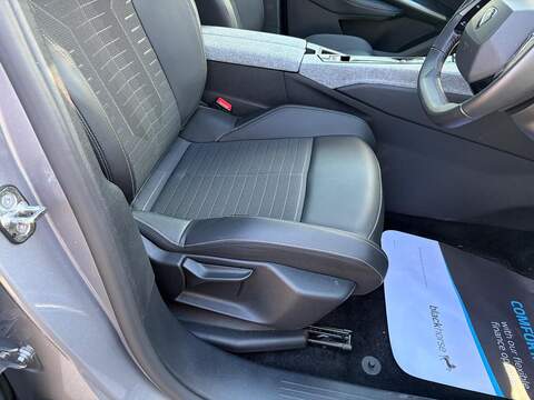 Peugeot E-3008 73kWh Allure Auto 5dr - U80731