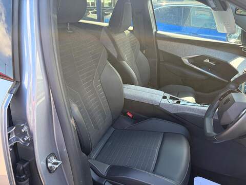 Peugeot E-3008 73kWh Allure Auto 5dr - U80731