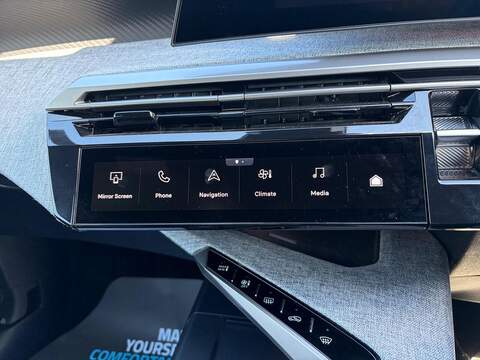 Peugeot E-3008 73kWh Allure Auto 5dr - U80731