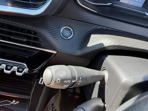 Peugeot 208 1.2 PureTech Active Premium + Euro 6 (s/s) 5dr - U80733