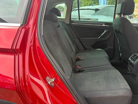 Volkswagen Tiguan 1.5 TSI Elegance SUV 5dr Petrol DSG Euro 6 (s/s) (150 ps) - U80810