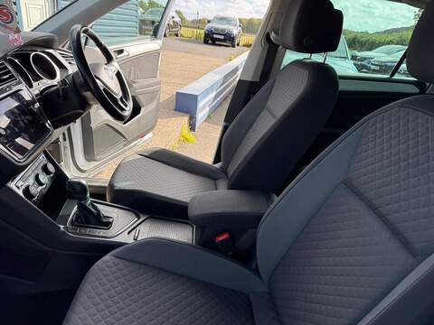 Volkswagen Tiguan 2.0 TDI SE SUV 5dr Diesel DSG Euro 6 (s/s) (150 ps SUV 2.0 Automatic Diesel - U80847