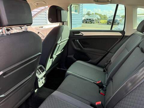 Volkswagen Tiguan 2.0 TDI SE SUV 5dr Diesel DSG Euro 6 (s/s) (150 ps SUV 2.0 Automatic Diesel - U80847