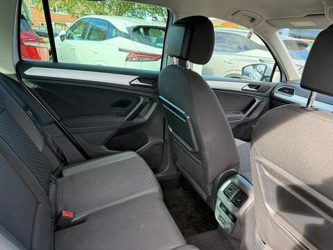 Volkswagen Tiguan 2.0 TDI SE SUV 5dr Diesel DSG Euro 6 (s/s) (150 ps SUV 2.0 Automatic Diesel - U80847
