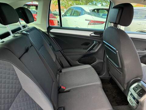 Volkswagen Tiguan 2.0 TDI SE SUV 5dr Diesel DSG Euro 6 (s/s) (150 ps SUV 2.0 Automatic Diesel - U80847