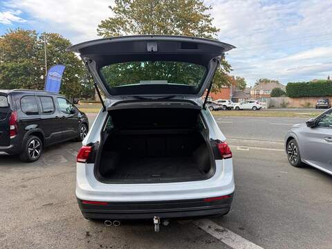 Volkswagen Tiguan 2.0 TDI SE SUV 5dr Diesel DSG Euro 6 (s/s) (150 ps SUV 2.0 Automatic Diesel - U80847
