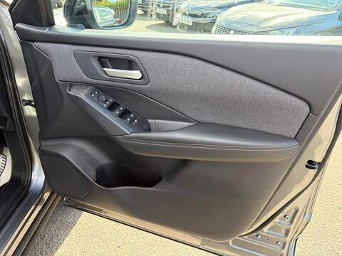 Nissan Qashqai 1.3 DIG-T MHEV Acenta Premium Euro 6 (s/s) 5dr - U80868