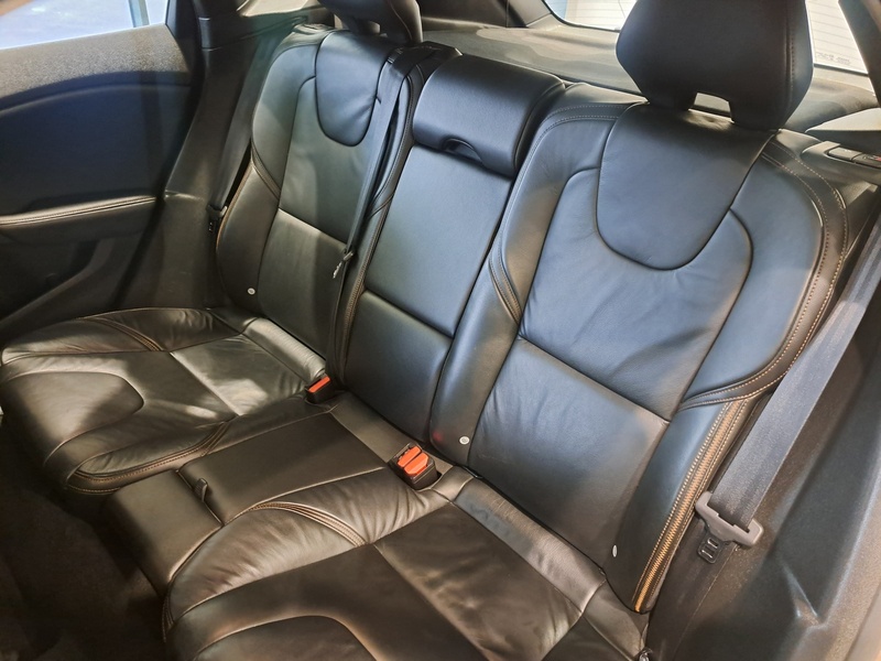 Volvo V40 Cross Country D2 Lux - U10919