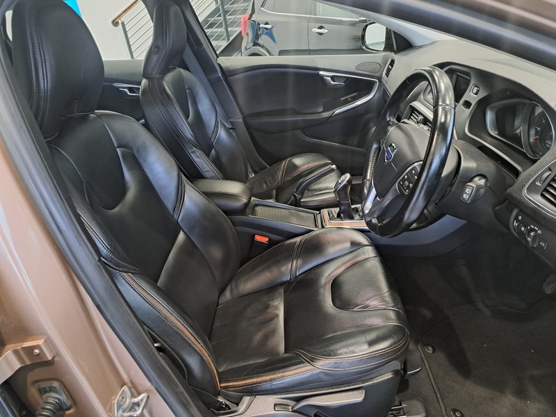 Volvo V40 Cross Country D2 Lux - U10919