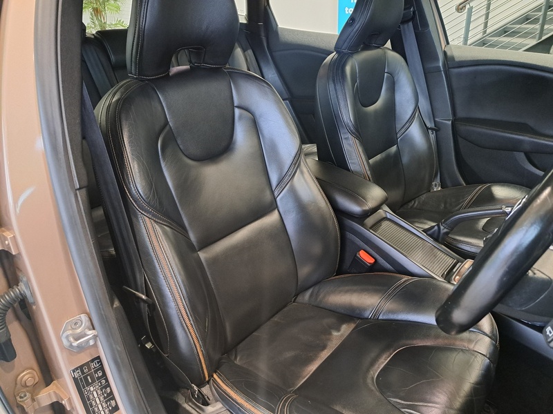 Volvo V40 Cross Country D2 Lux - U10919