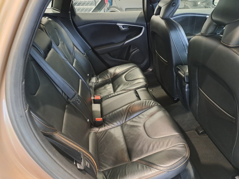 Volvo V40 Cross Country D2 Lux - U10919