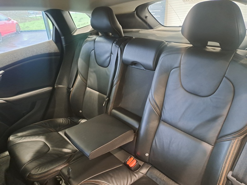 Volvo V40 Cross Country D2 Lux - U10919