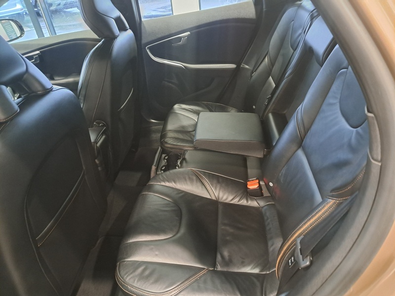 Volvo V40 Cross Country D2 Lux - U10919