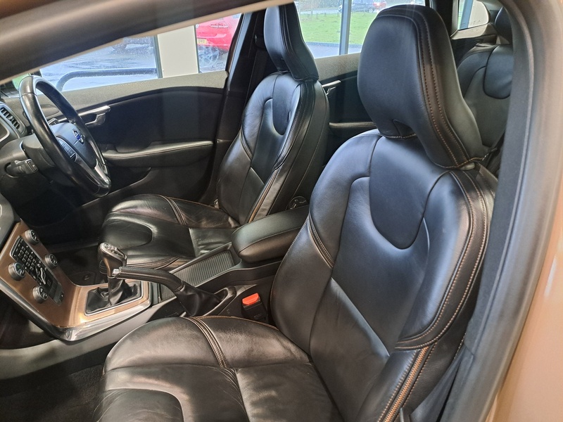 Volvo V40 Cross Country D2 Lux - U10919