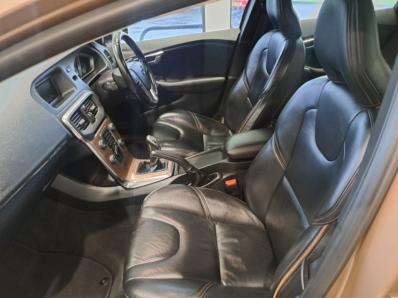 Volvo V40 Cross Country D2 Lux - U10919