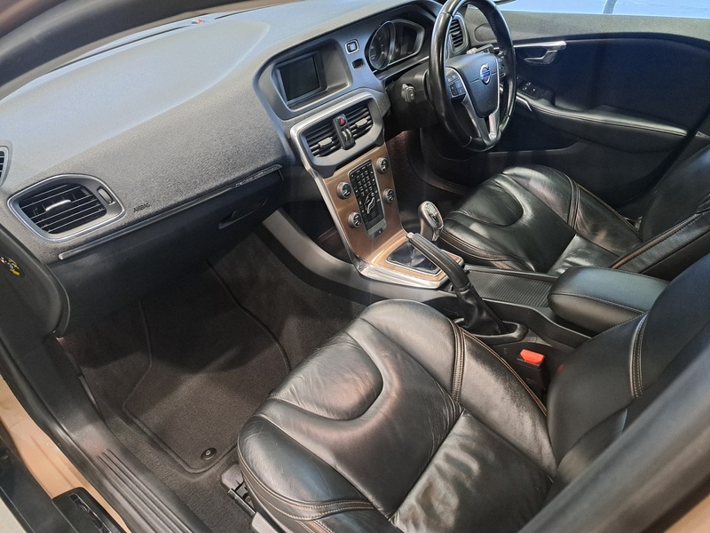 Volvo V40 Cross Country D2 Lux - U10919