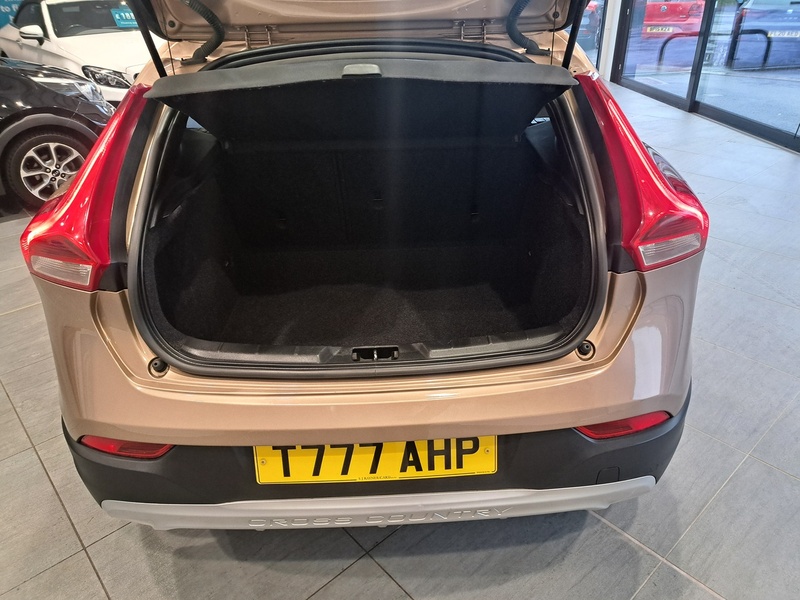 Volvo V40 Cross Country D2 Lux - U10919