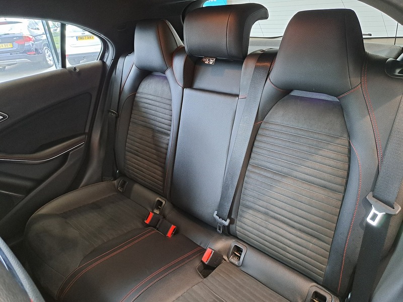 Mercedes-Benz A Class A200d AMG Line - U11162