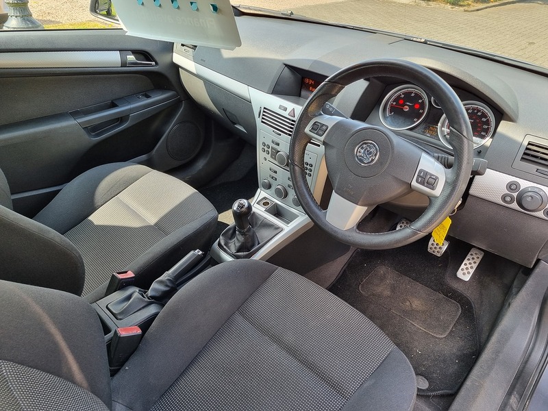 Vauxhall Astra CDTi SRi - U11267