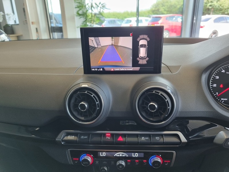 Audi Q2 TFSI Black Edition - U11269