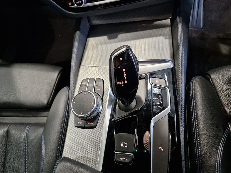 BMW 5 Series 520d M Sport - U11373