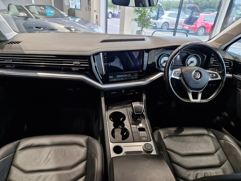 Volkswagen Touareg TDI V6 SEL - U11383