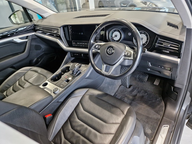 Volkswagen Touareg TDI V6 SEL - U11383