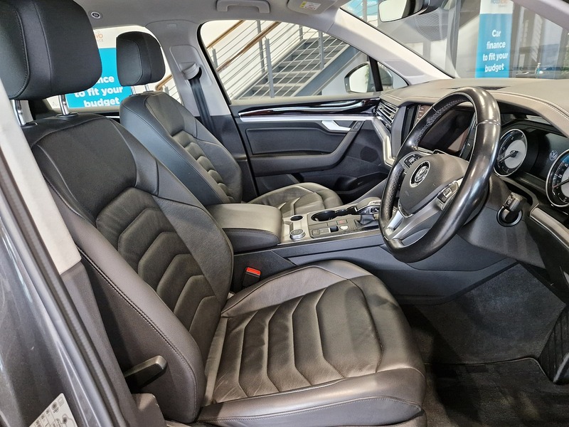 Volkswagen Touareg TDI V6 SEL - U11383