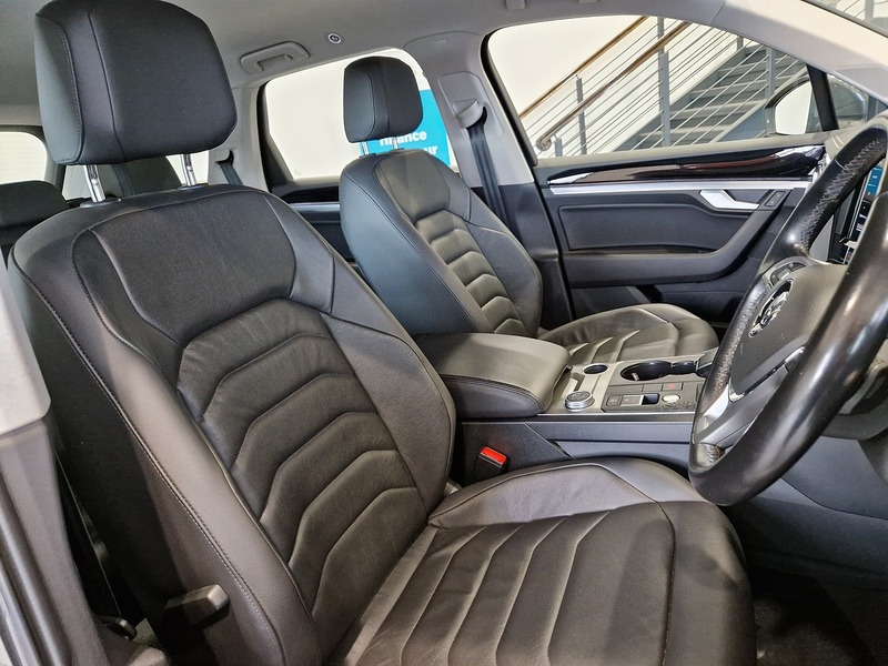 Volkswagen Touareg TDI V6 SEL - U11383