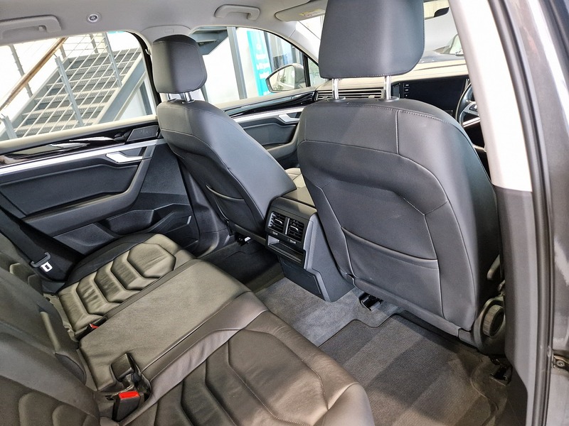 Volkswagen Touareg TDI V6 SEL - U11383