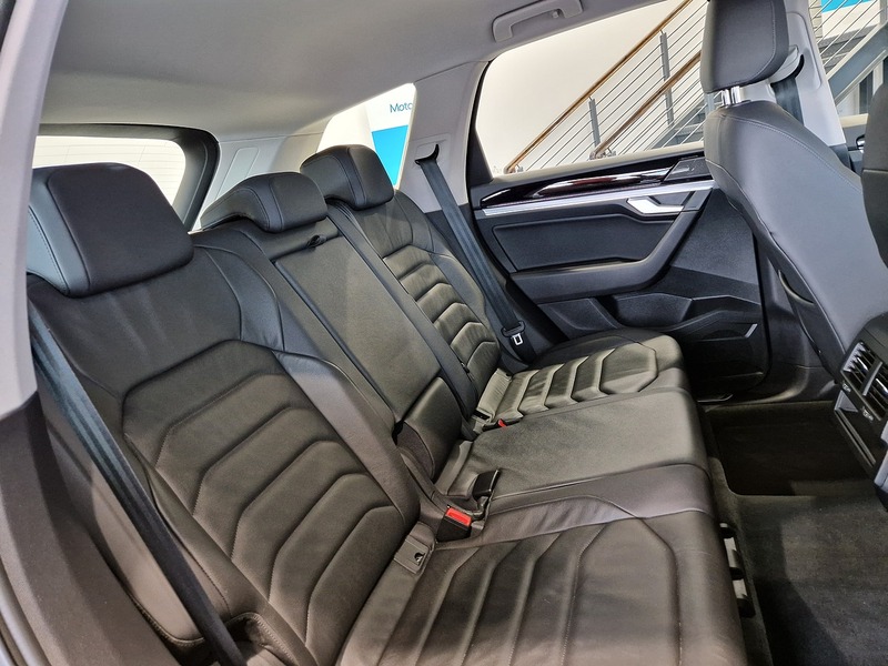 Volkswagen Touareg TDI V6 SEL - U11383