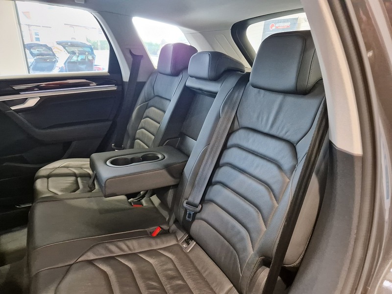 Volkswagen Touareg TDI V6 SEL - U11383
