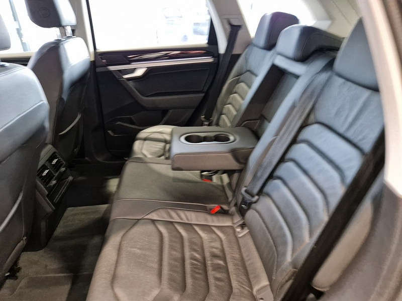 Volkswagen Touareg TDI V6 SEL - U11383