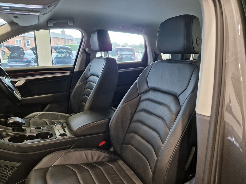 Volkswagen Touareg TDI V6 SEL - U11383