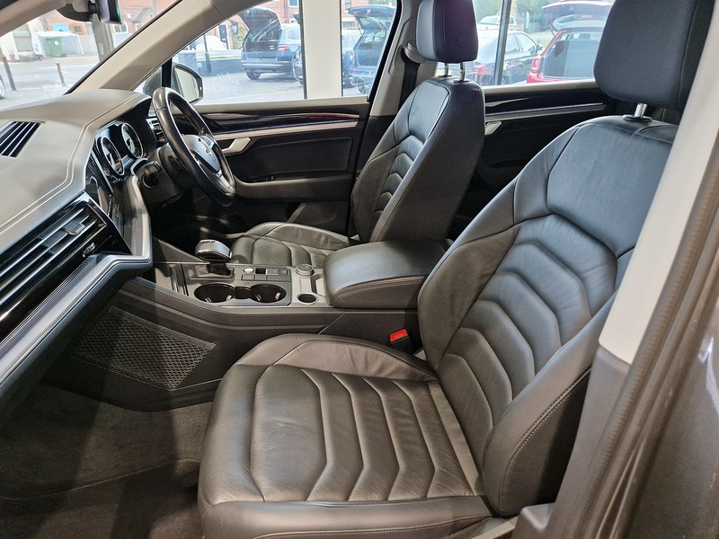Volkswagen Touareg TDI V6 SEL - U11383