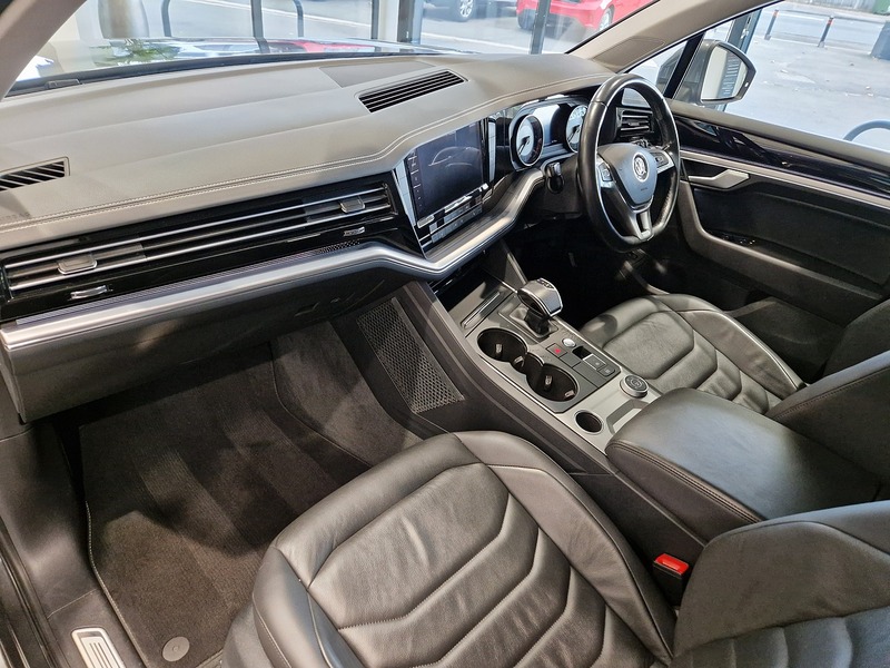 Volkswagen Touareg TDI V6 SEL - U11383
