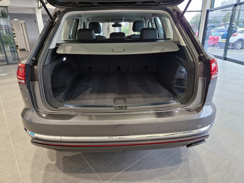Volkswagen Touareg TDI V6 SEL - U11383